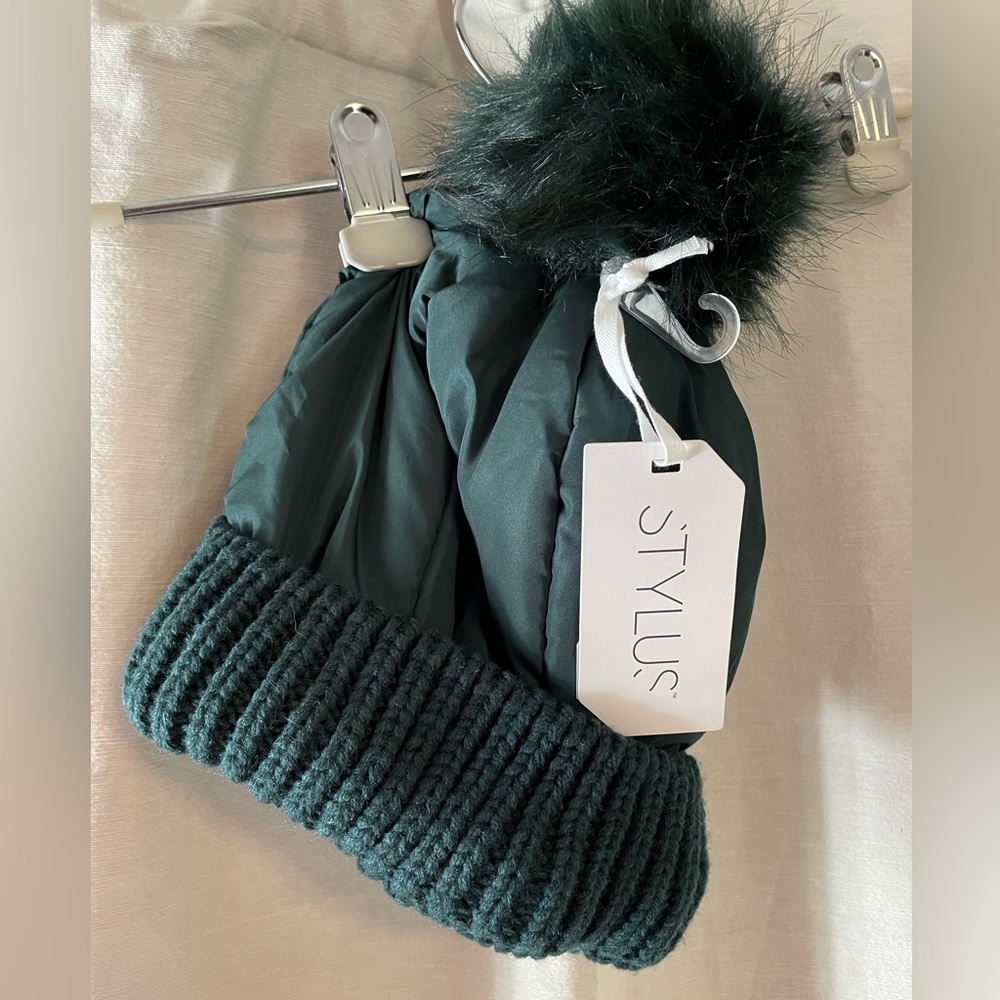 NWT STYLUS Pompom fleece lined winter hat